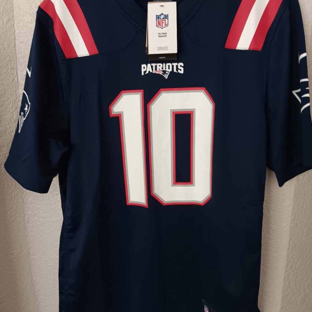 New England  patriots  Jones  jersey  new with tag